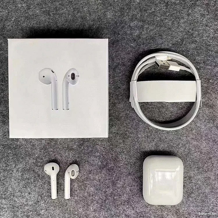 Apple AirPods Wireless Earbuds in White