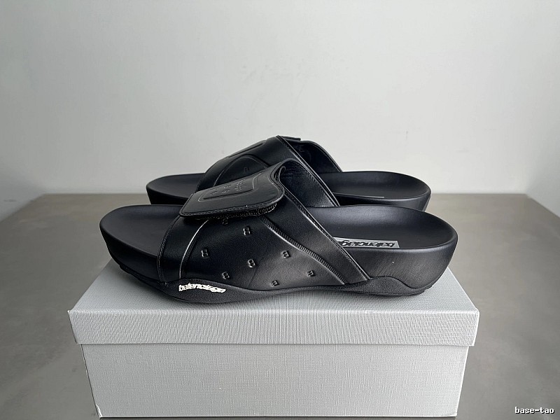 Balenciaga Thick-Soled Embossed Cool Street-style Black Slides