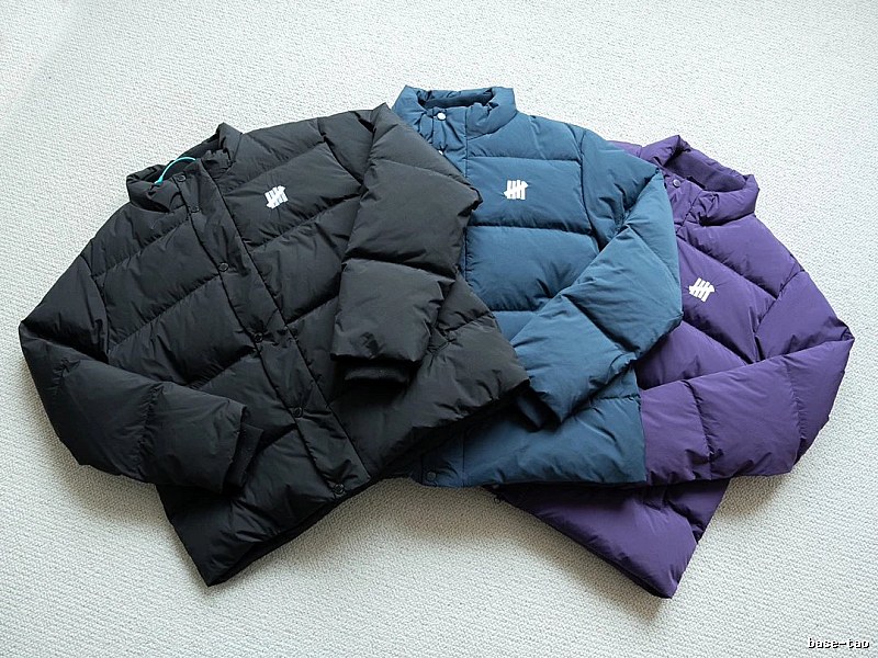 Cold Weather Black Short Puffer Jacket with Seasonal Detail