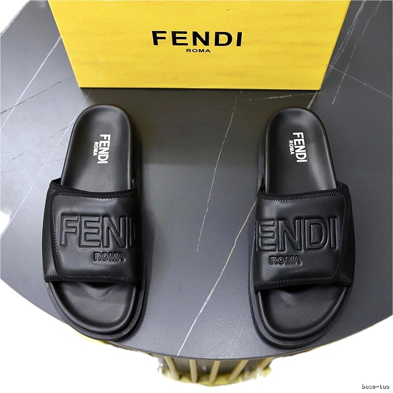 Fendi Roma Minimalist Style Black Slippers