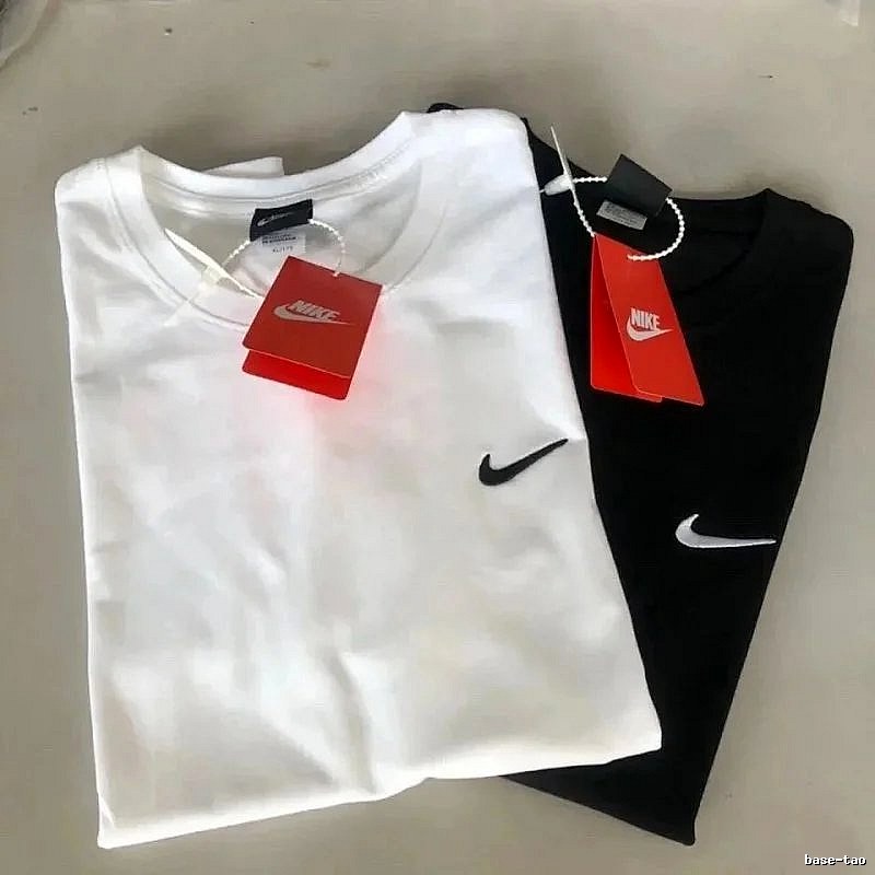 Nike Side Swoosh Logo Detail Black Hang Tag Swoosh T-Shirt Streetwear Look