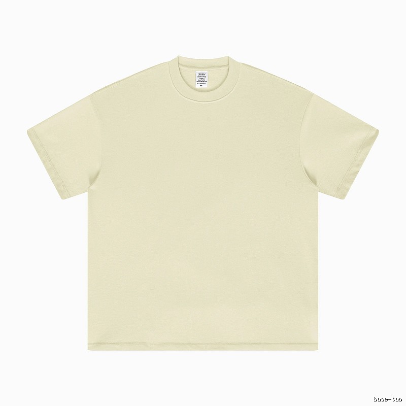 Patterned Plain white T-shirt Minimal White Short with Polished Detail