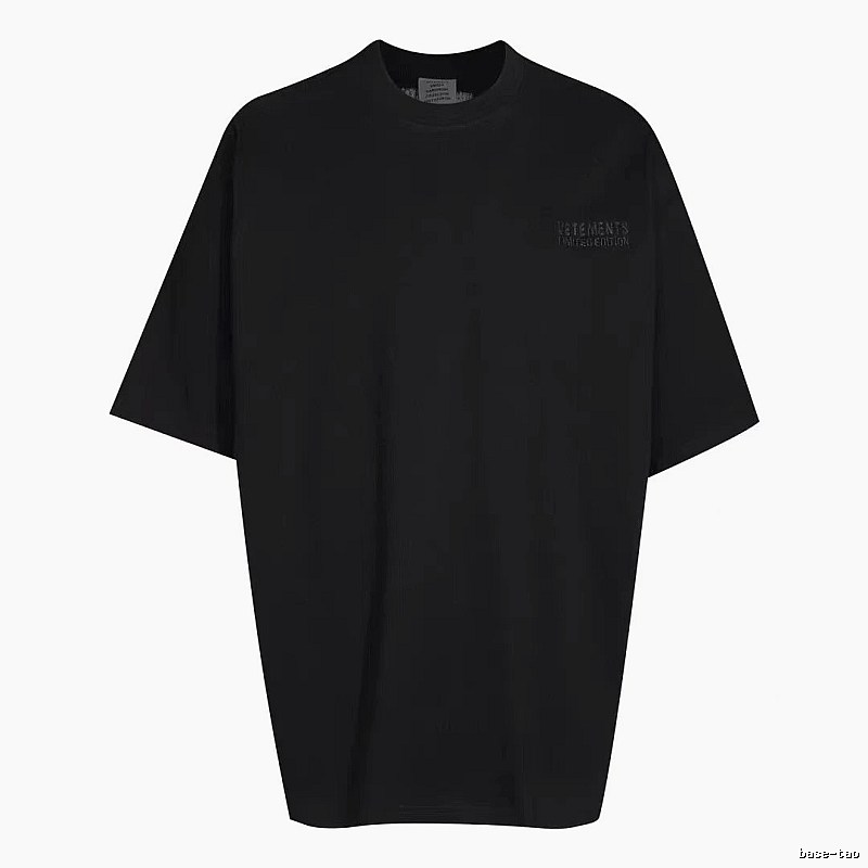 Relaxed Statement graphic T-shirt Black Colorful Lucky with Versatile Design