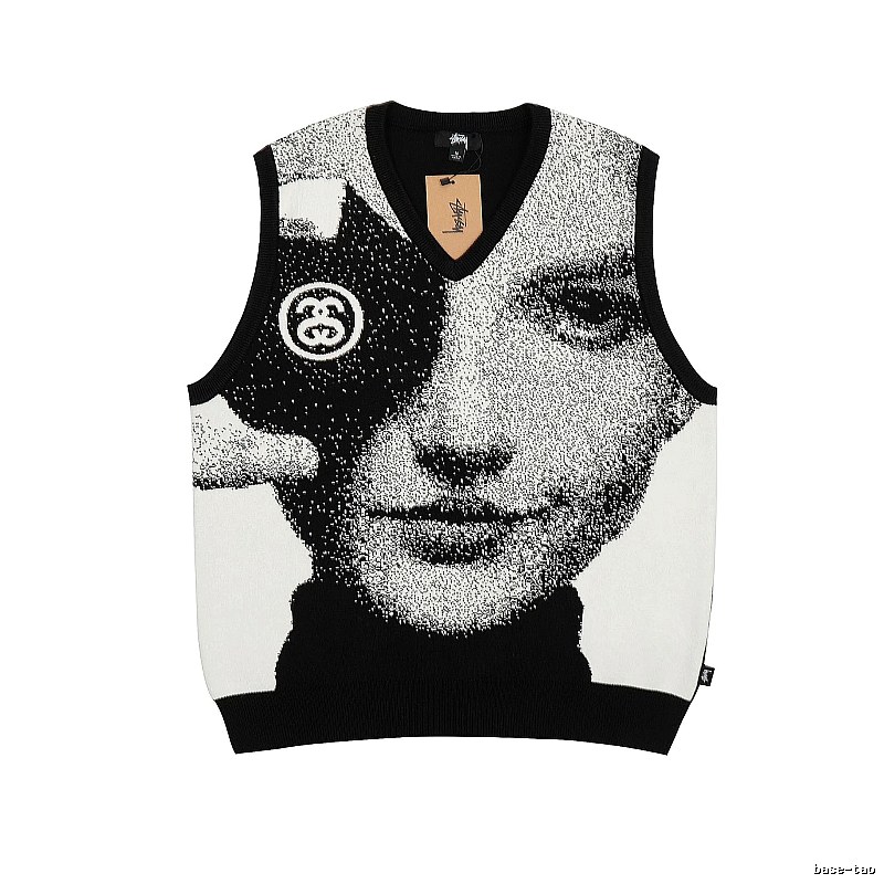 Stussy Black Swirl Graphic SweatShirt City Outfit