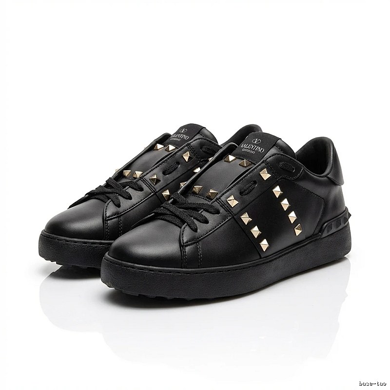 Valentino rivet trend black shoes
